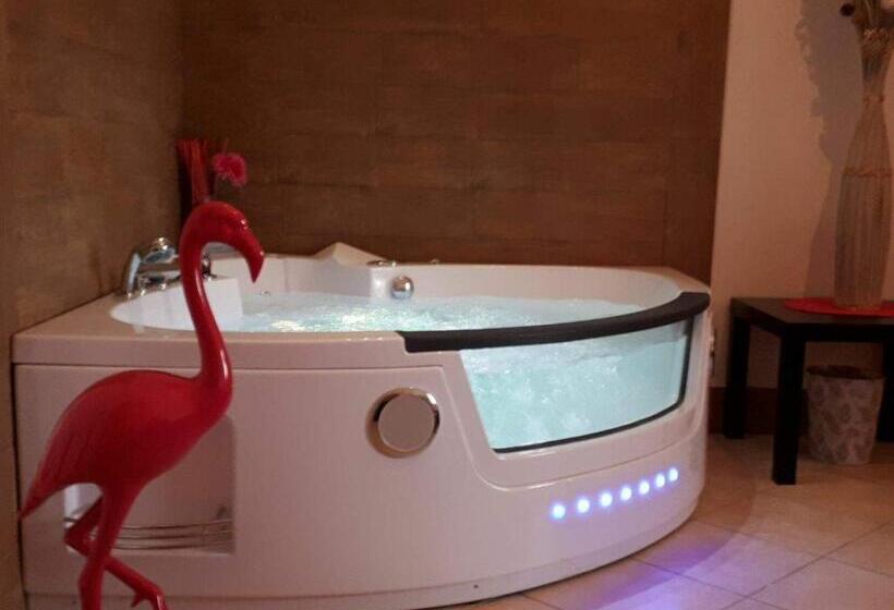 جناح مزود بجاكوزى, Thairè Resort