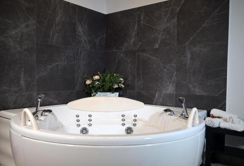 جناح جونيور ديلوكس, Thairè Resort