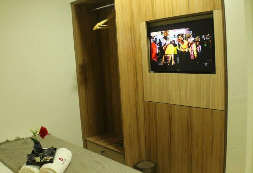 اتاق لوکس با تخت بزرگ, Alaxis