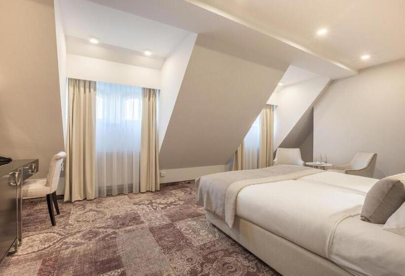 컴포트 룸, Craft Beer Central