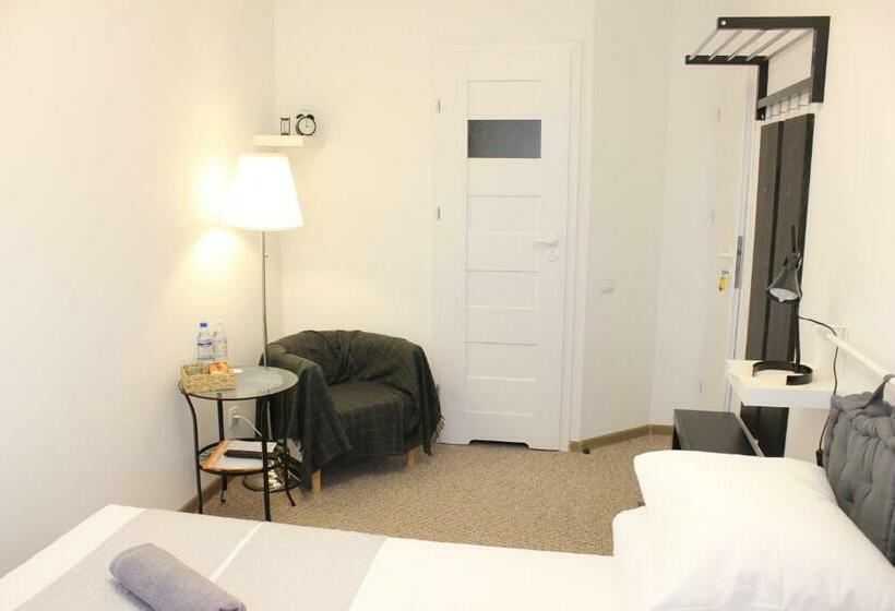 غرفة إقتصادية, Kolorowa Guest Rooms