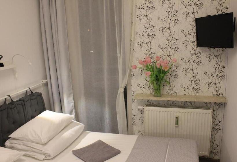 غرفة إقتصادية, Kolorowa Guest Rooms