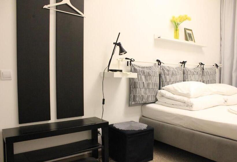 غرفة إقتصادية, Kolorowa Guest Rooms