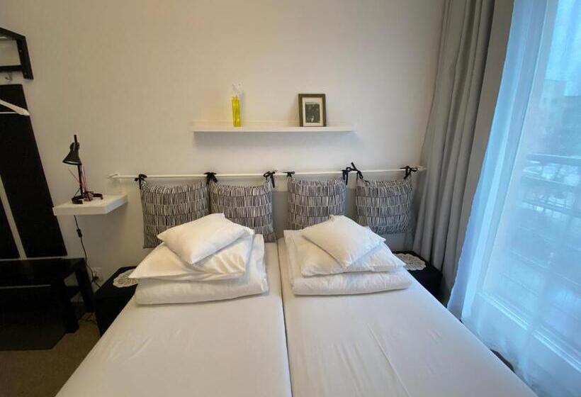 غرفة إقتصادية, Kolorowa Guest Rooms