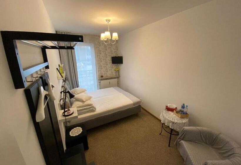 غرفة إقتصادية, Kolorowa Guest Rooms