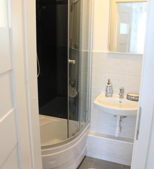 غرفة إقتصادية, Kolorowa Guest Rooms