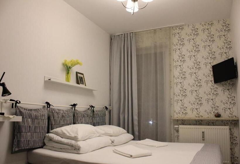 غرفة إقتصادية, Kolorowa Guest Rooms