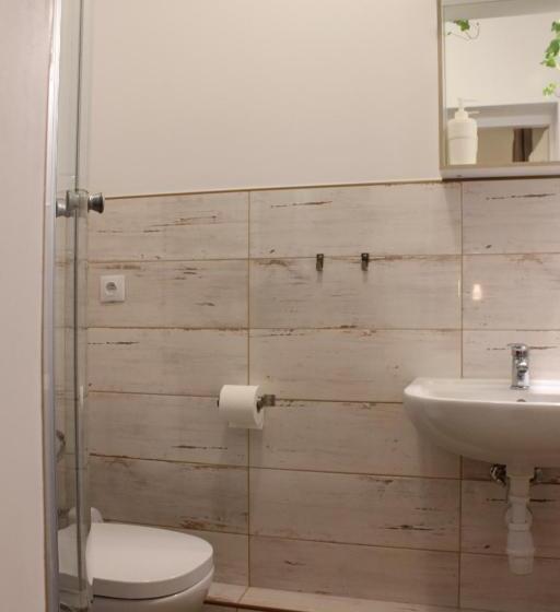 إستديو عائلى, Kolorowa Guest Rooms