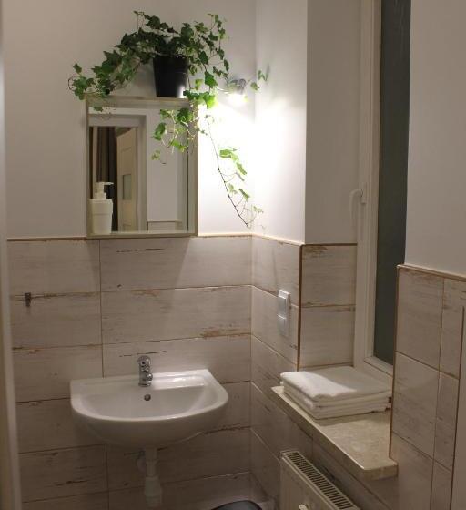 إستديو عائلى, Kolorowa Guest Rooms