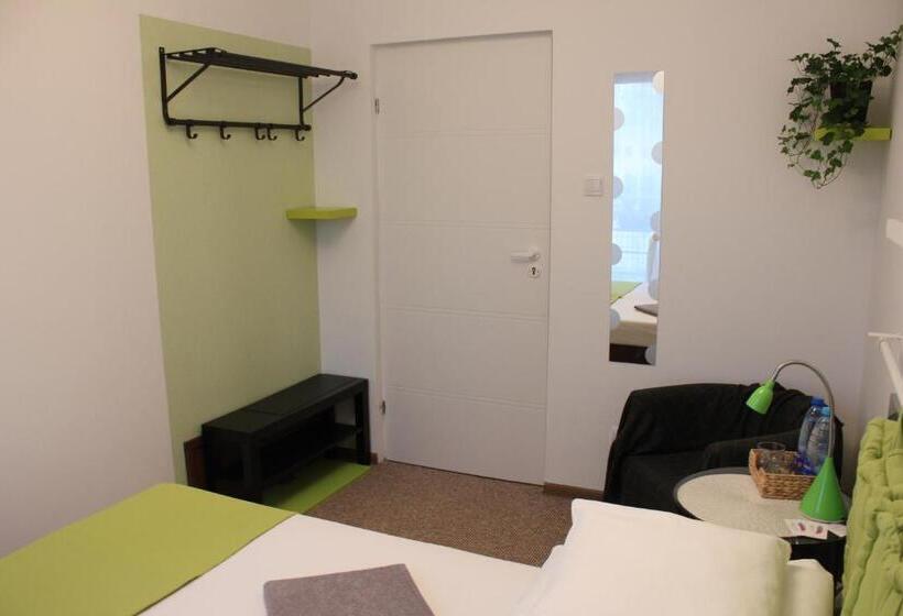 غرفة قياسية, Kolorowa Guest Rooms