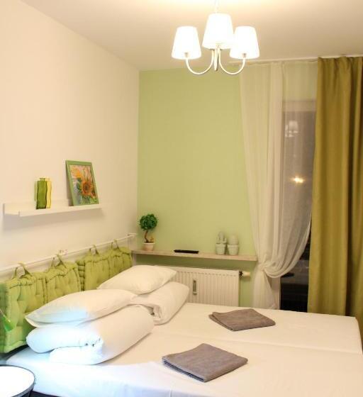 غرفة قياسية, Kolorowa Guest Rooms