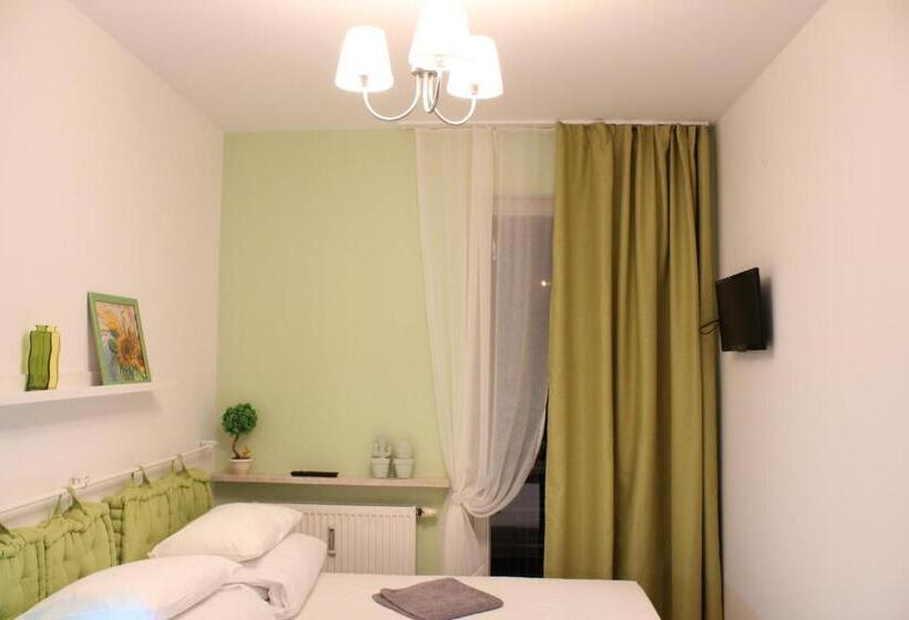 غرفة قياسية, Kolorowa Guest Rooms