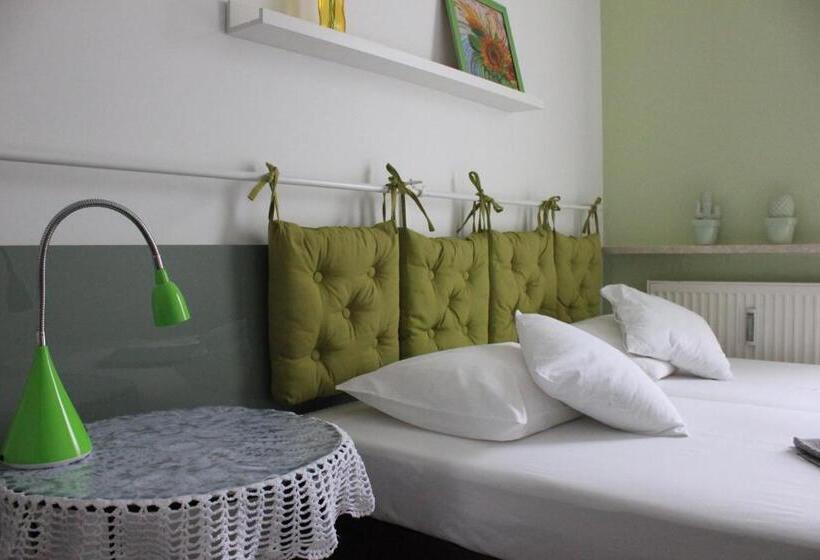 غرفة قياسية, Kolorowa Guest Rooms