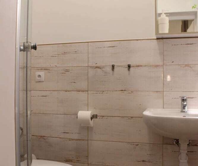 إستديو عائلى, Kolorowa Guest Rooms