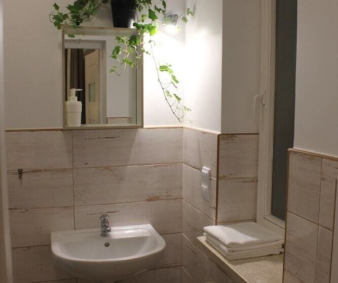 إستديو عائلى, Kolorowa Guest Rooms