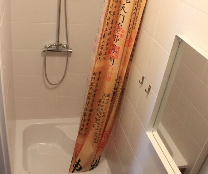 غرفة قياسية, Kolorowa Guest Rooms