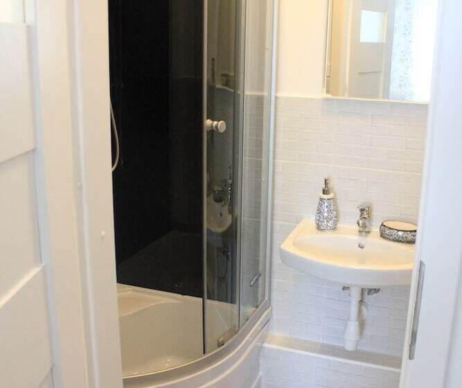 غرفة قياسية, Kolorowa Guest Rooms