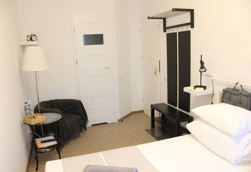 غرفة قياسية, Kolorowa Guest Rooms