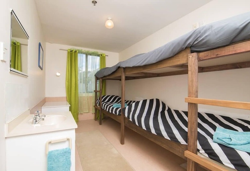 تختخواب در اتاق مشترک, Piwaka Lodge And Backpackers