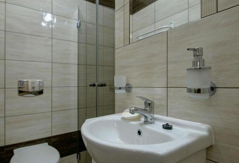 اتاق استاندارد سه تخته با بالکن, Pokoje Gościnne światłomir