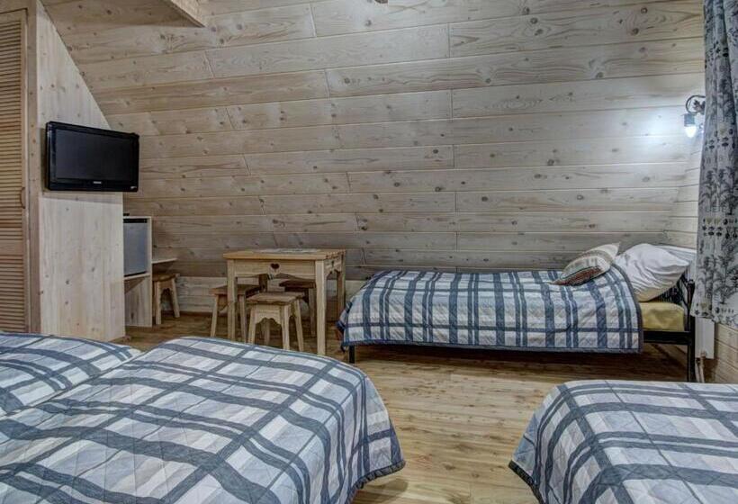 اتاق استاندارد چهارنفره با بالکن, Pokoje Gościnne światłomir