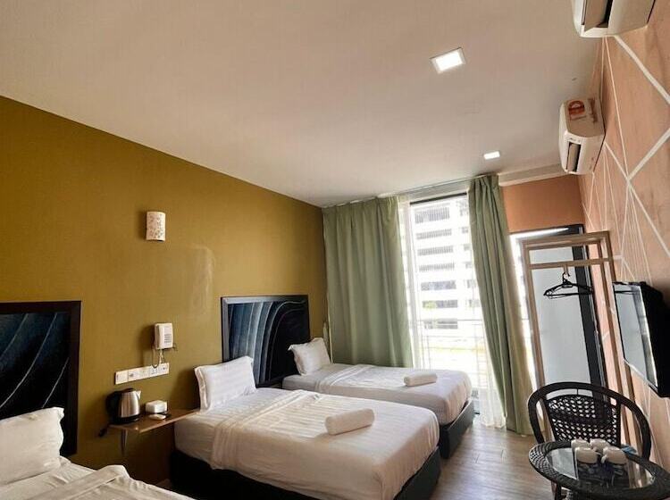 غرفة عائلية, S8 Boutique