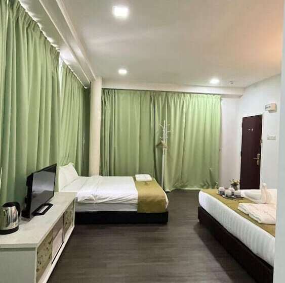 غرفة عائلية, S8 Boutique