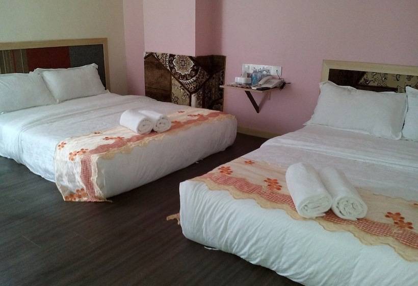 غرفة عائلية, S8 Boutique