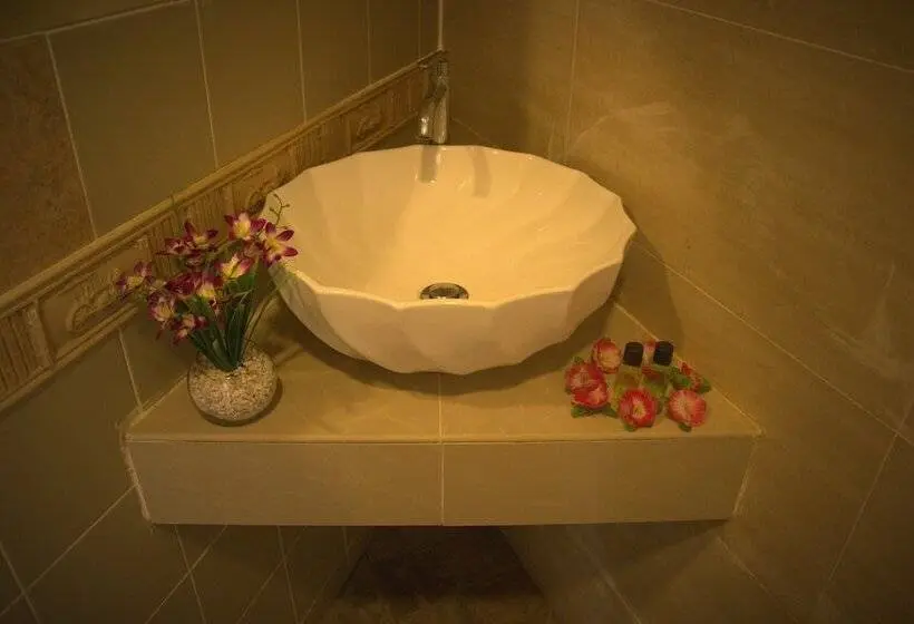 اتاق راحتی سه تخته, S8 Boutique