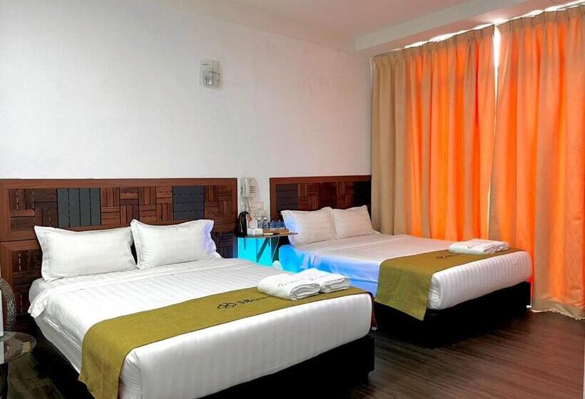 غرفة عائلية, S8 Boutique