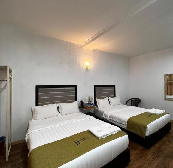 غرفة عائلية, S8 Boutique