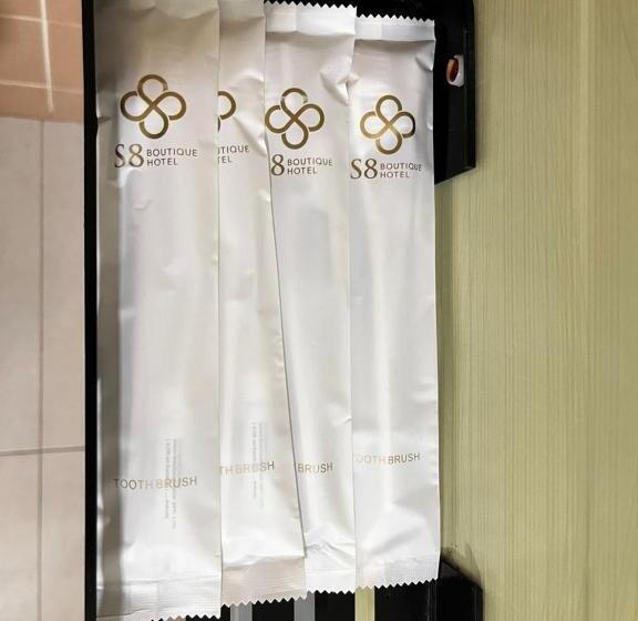 غرفة عائلية, S8 Boutique