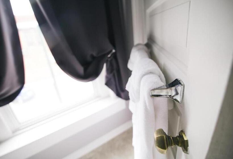 جناح سرير كينج, The Continental