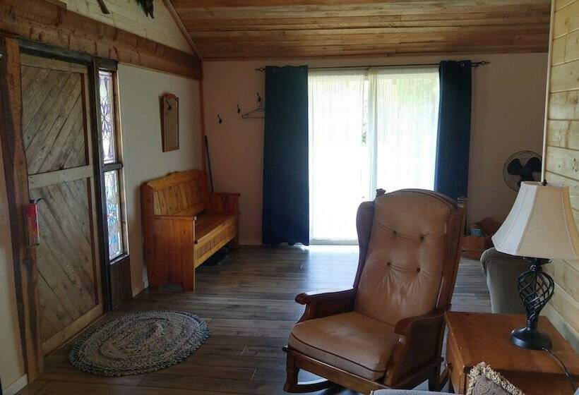 小室, Wolfwood Guest Ranch