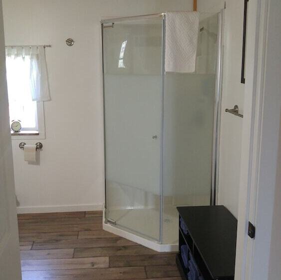 小室, Wolfwood Guest Ranch