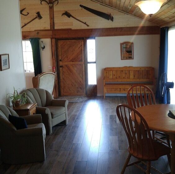 Хижина, Wolfwood Guest Ranch