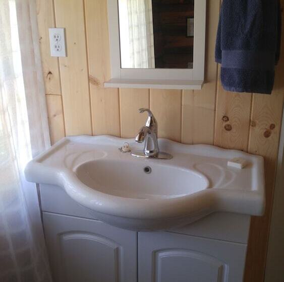 小室, Wolfwood Guest Ranch