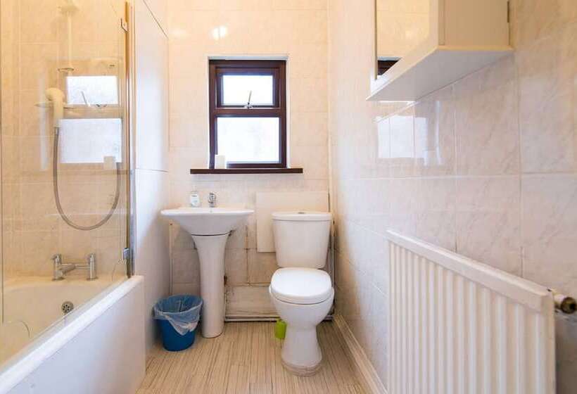 Habitació Quàdruple Estàndard, Birchfields Guest House