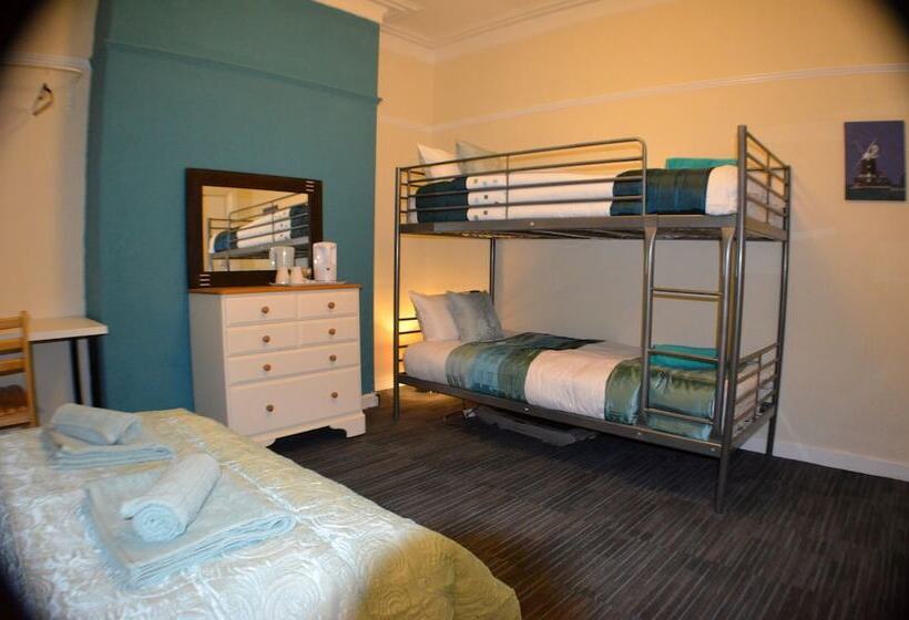 Habitació Quàdruple Estàndard, Birchfields Guest House