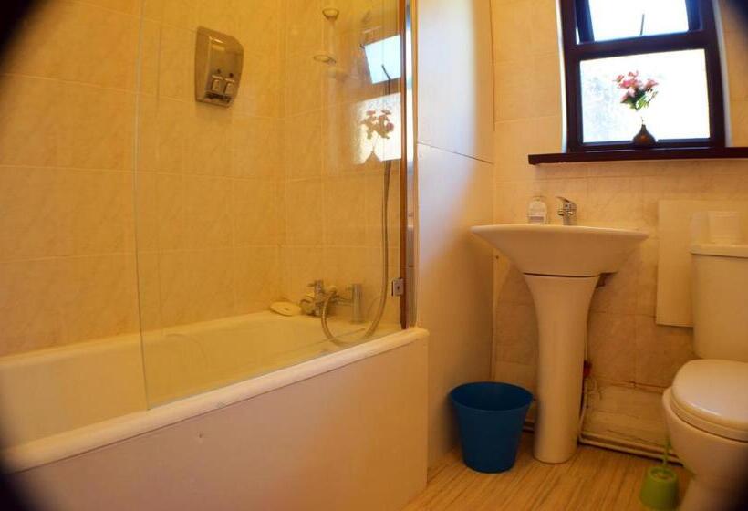 Habitació Quàdruple Clàssica, Birchfields Guest House