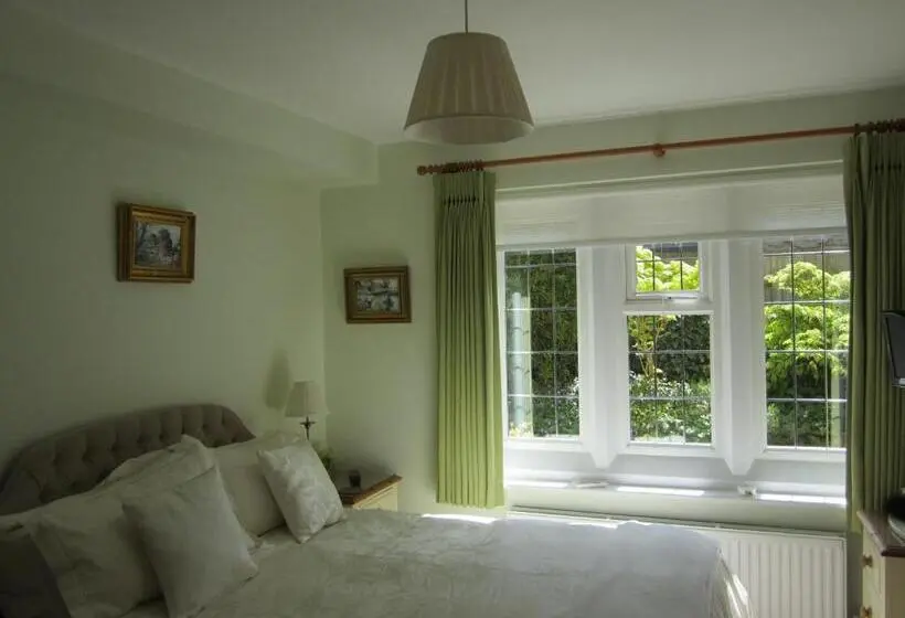 اتاق استاندارد, Coombe House