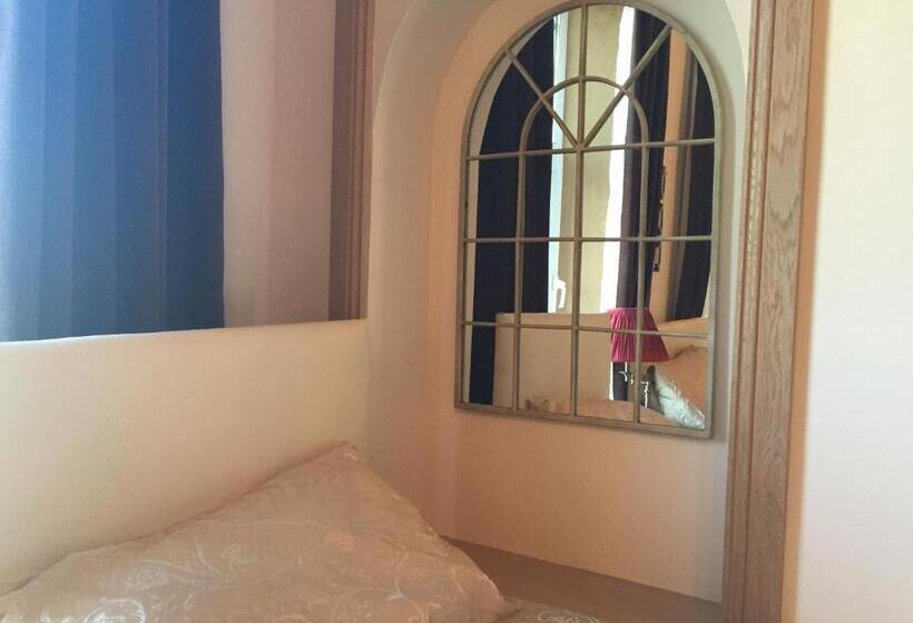 חדר משפחתי, Lakeview Guest House