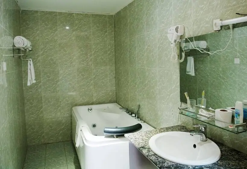 Executive Suite, Orient Park