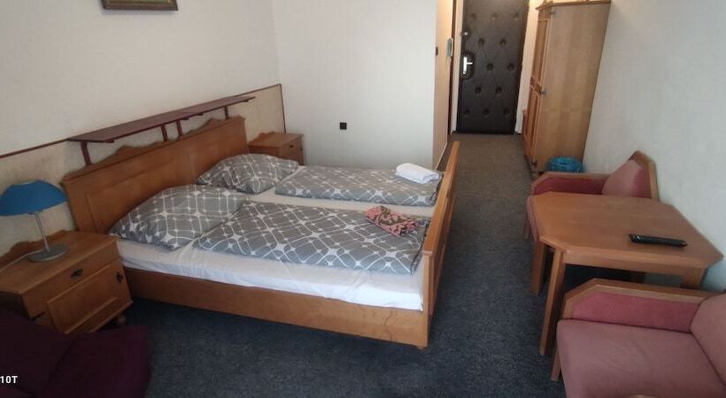 标准三人间, Penzion Diana