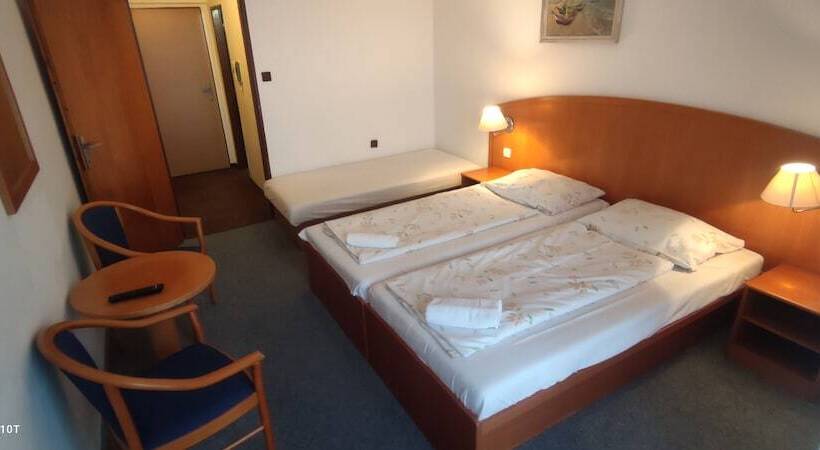 标准三人间, Penzion Diana