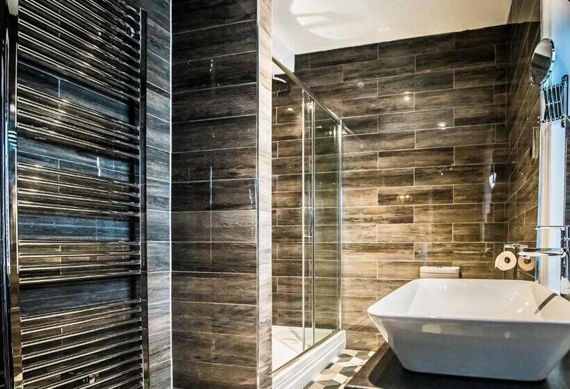 חדר סופריור, The Royal Standard