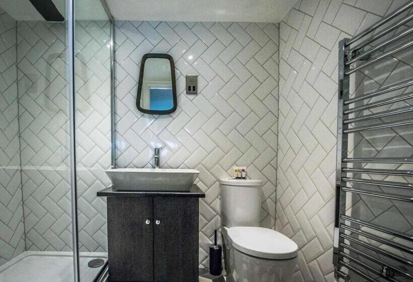 חדר בסיסי, The Royal Standard