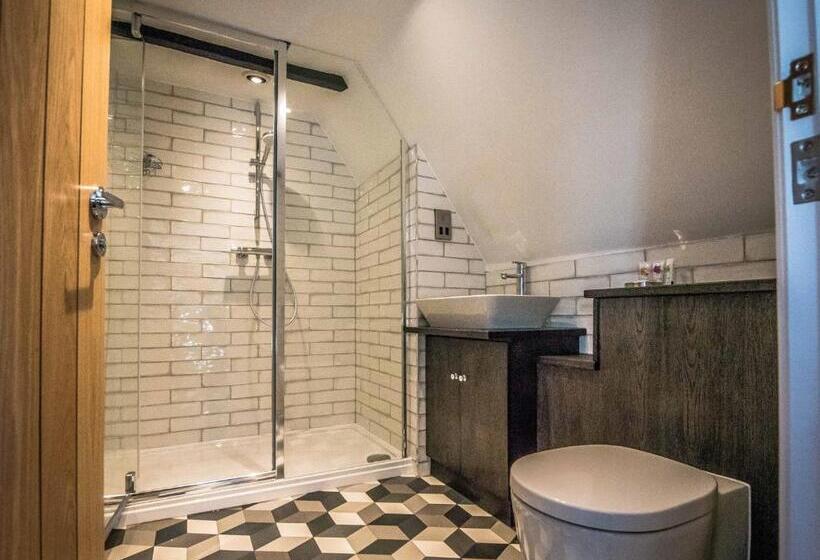 סוויטת ג'וניור, The Royal Standard