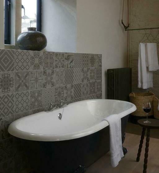 스탠다드 룸, Timbrell's Yard