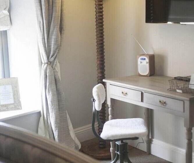 기본룸, Timbrell's Yard